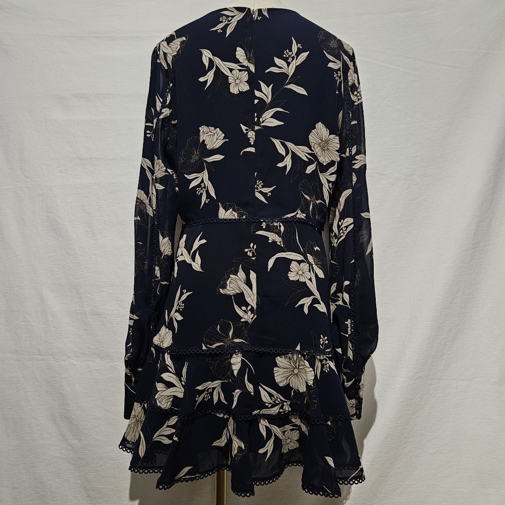 BARDOT TAMMY TRIM DRESS IN NAVY FLORAL size 10 - Picture 2 of 9